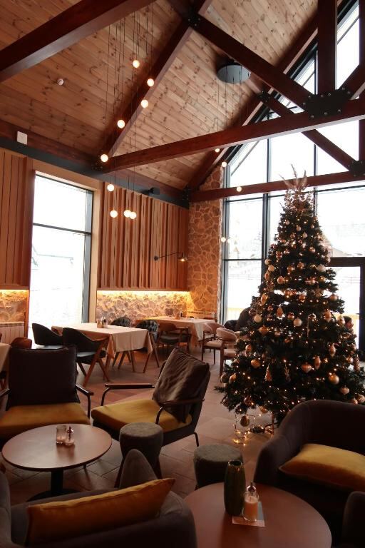 Restaurant of Hotel Nordik with high timber ceiling